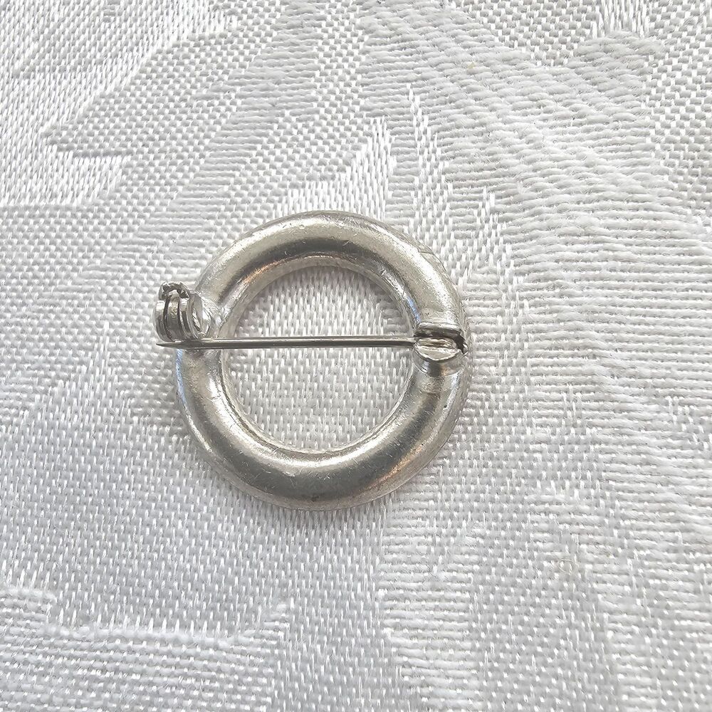 Vintage Rhinestone Circle Brooch, 1960s Silver Eternity Pin - Picture 4 of 5